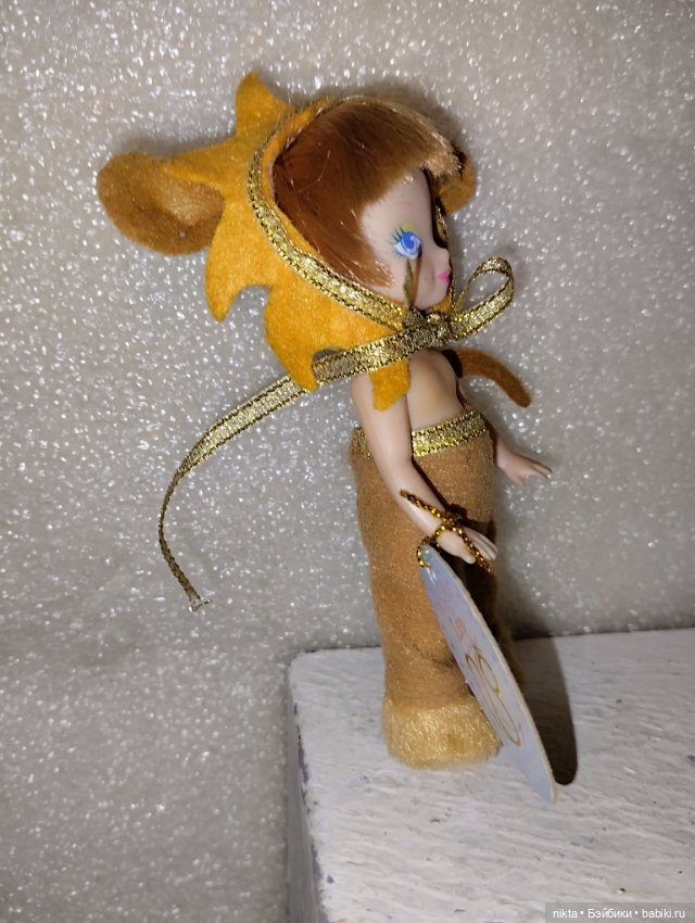 Маленькая коллекционная кукла в костюме зверушки с биркой (фото 2)