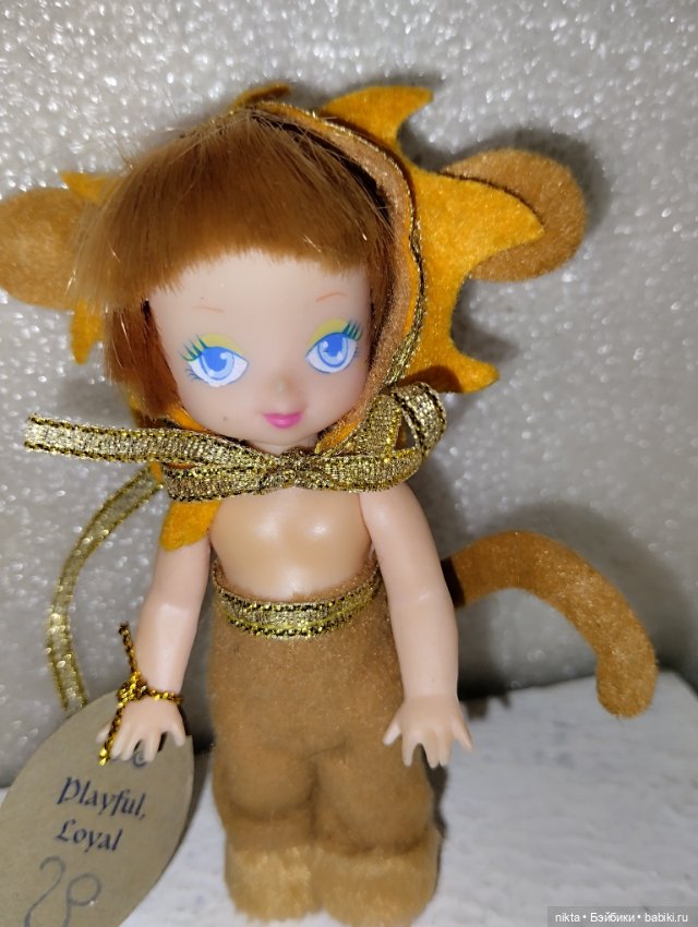 Маленькая коллекционная кукла в костюме зверушки с биркой (фото 5)