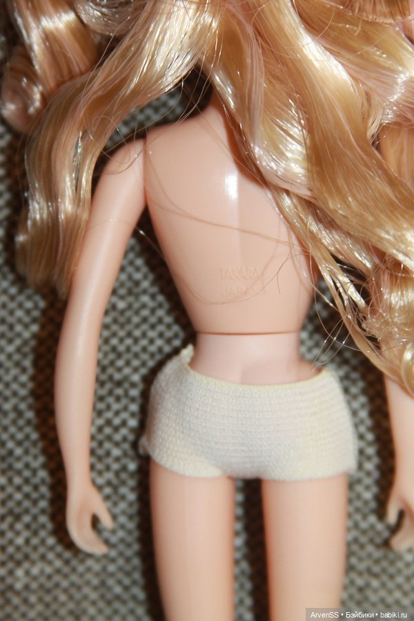 Голубоглазая Ликка Castle со сложной прической в костюме Little Factory (фото 8)