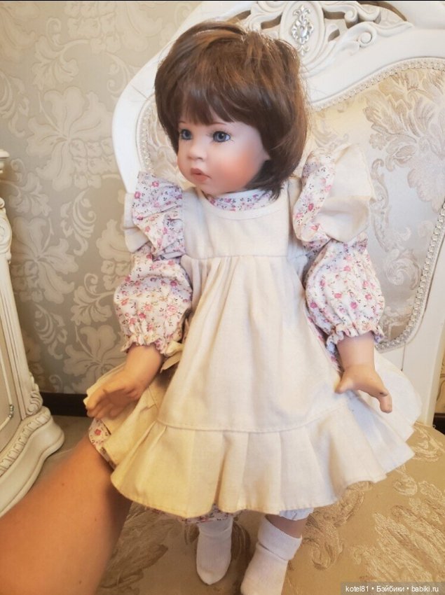 Фарфоровая коллекционная кукла