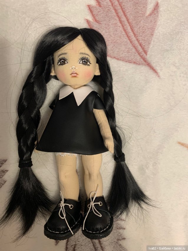 Хорошенькая текстильная Уэнсдей