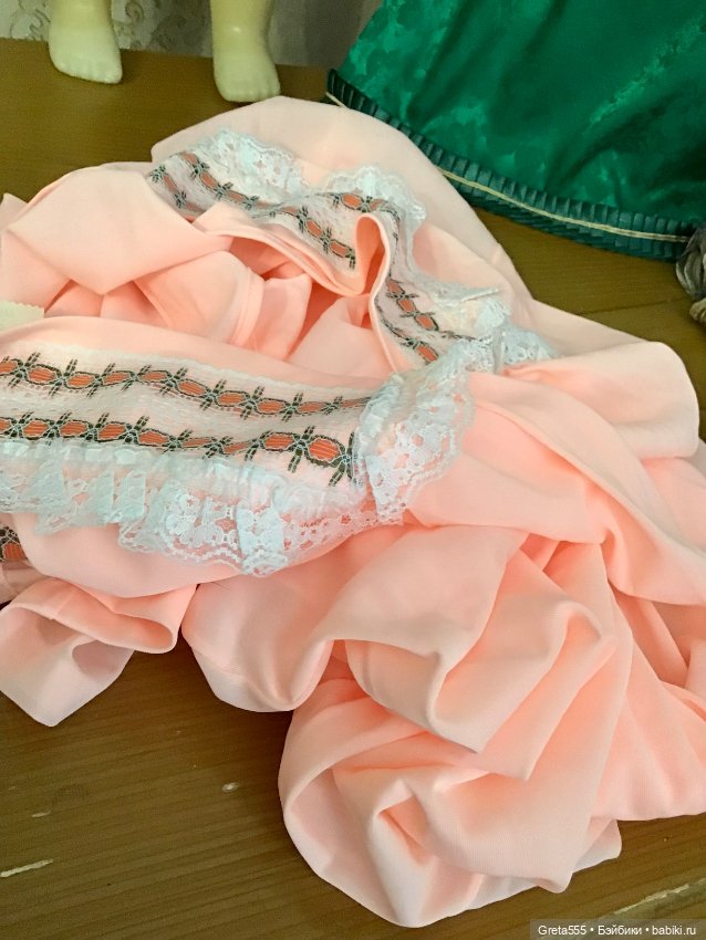 Персиковый нейлон в изделии ,новый , для винтажных кукол