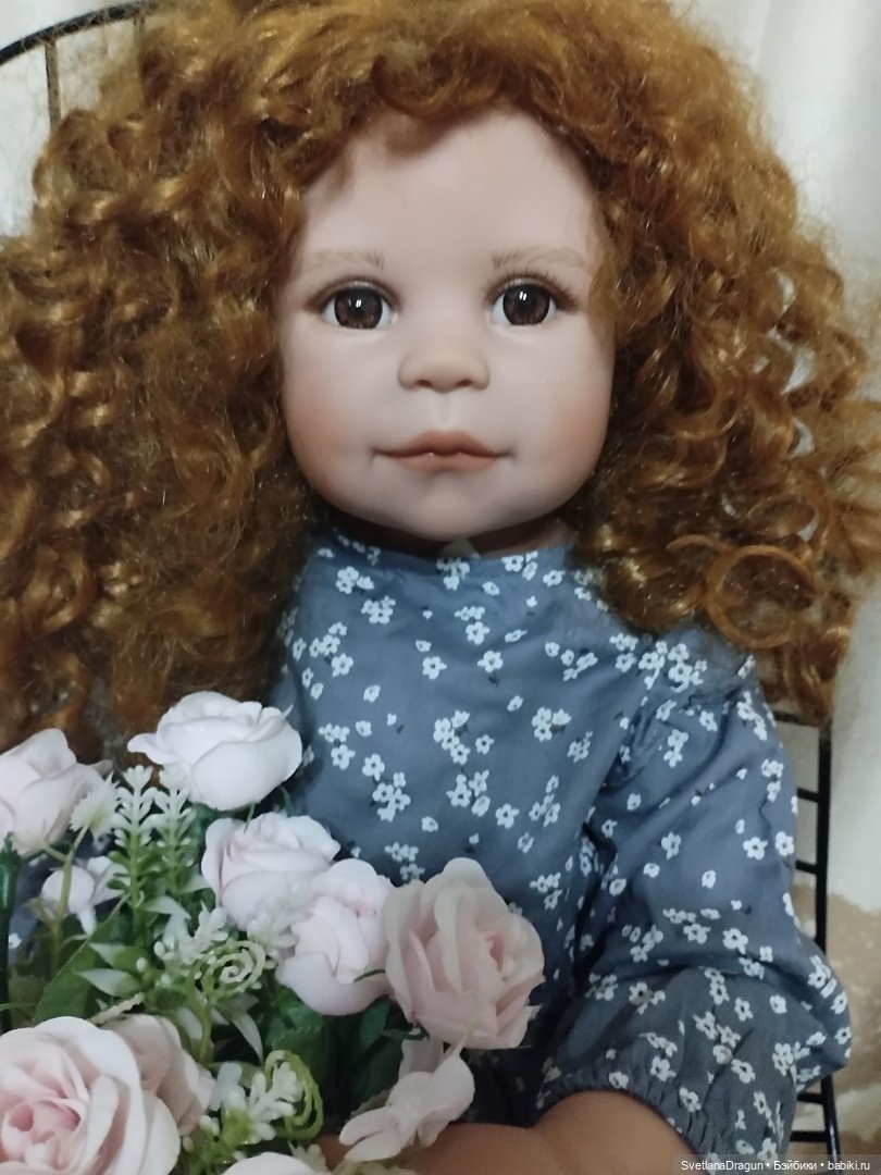 Сидячая виниловая кукла автора Моники Левениг (фото 7)