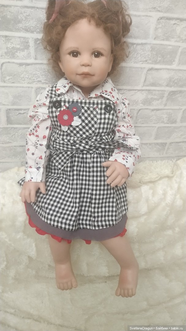 Сидячая виниловая кукла автора Моники Левениг (фото 3)