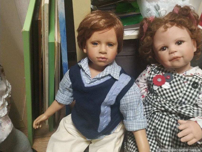 Сидячая виниловая кукла автора Моники Левениг (фото 2)