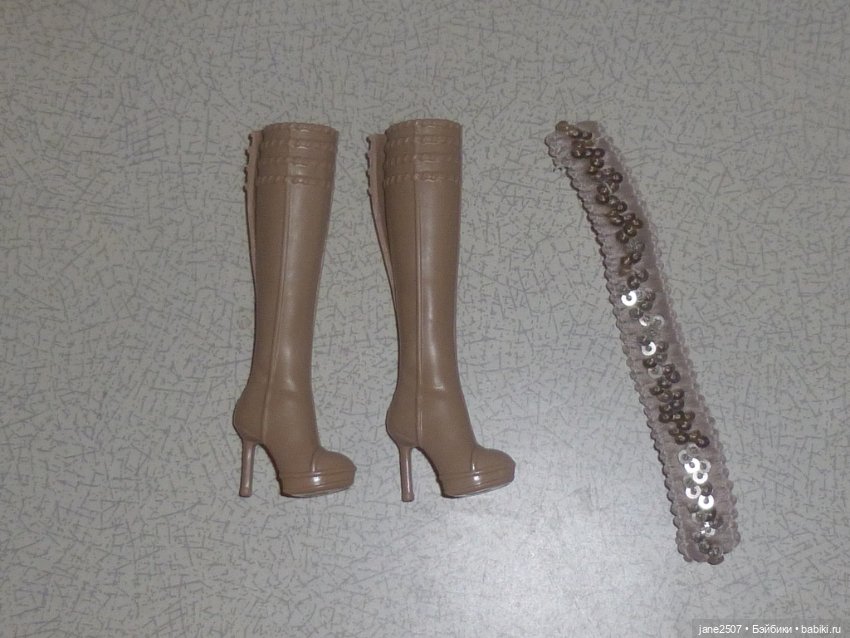 Бежевые сапоги Mattel для Барби с узкими каблучными ножками + пояс Handmade с пайетками (фото 2)