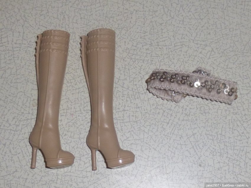 Бежевые сапоги Mattel для Барби с узкими каблучными ножками + пояс Handmade с пайетками (фото 4)