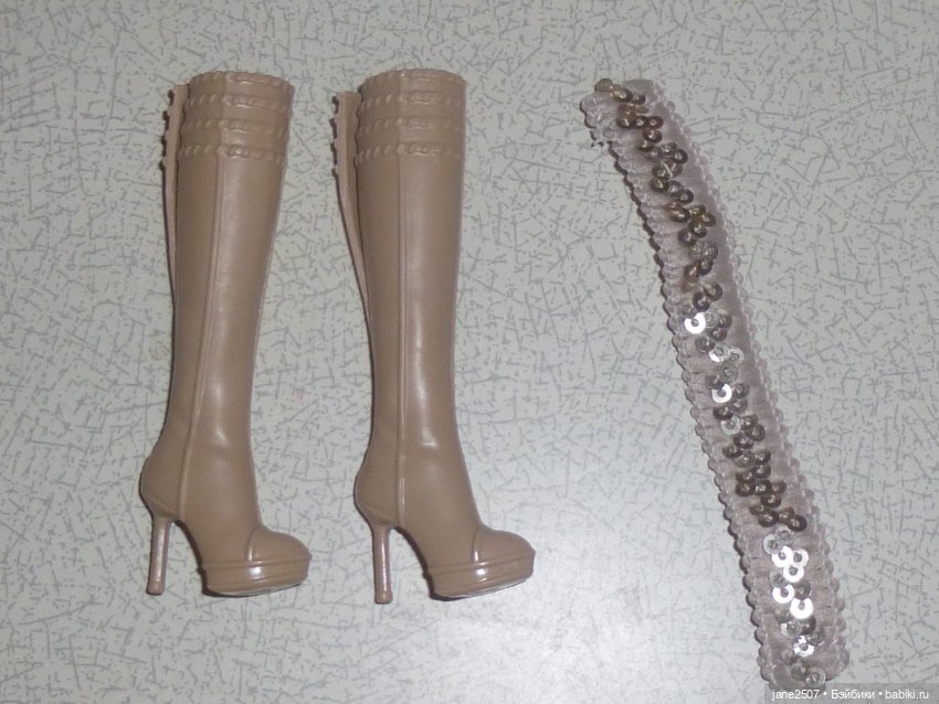 Бежевые сапоги Mattel для Барби с узкими каблучными ножками + пояс Handmade с пайетками (фото 3)