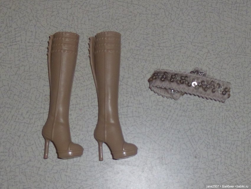 Бежевые сапоги Mattel для Барби с узкими каблучными ножками + пояс Handmade с пайетками (фото 5)