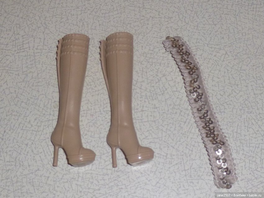 Бежевые сапоги Mattel для Барби с узкими каблучными ножками + пояс Handmade с пайетками