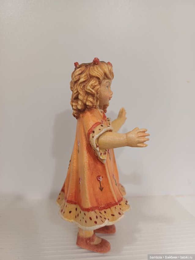Деревянная коллекционная фигурка девочки ЕIenа от итальянской фабрики Dolfi (фото 4)
