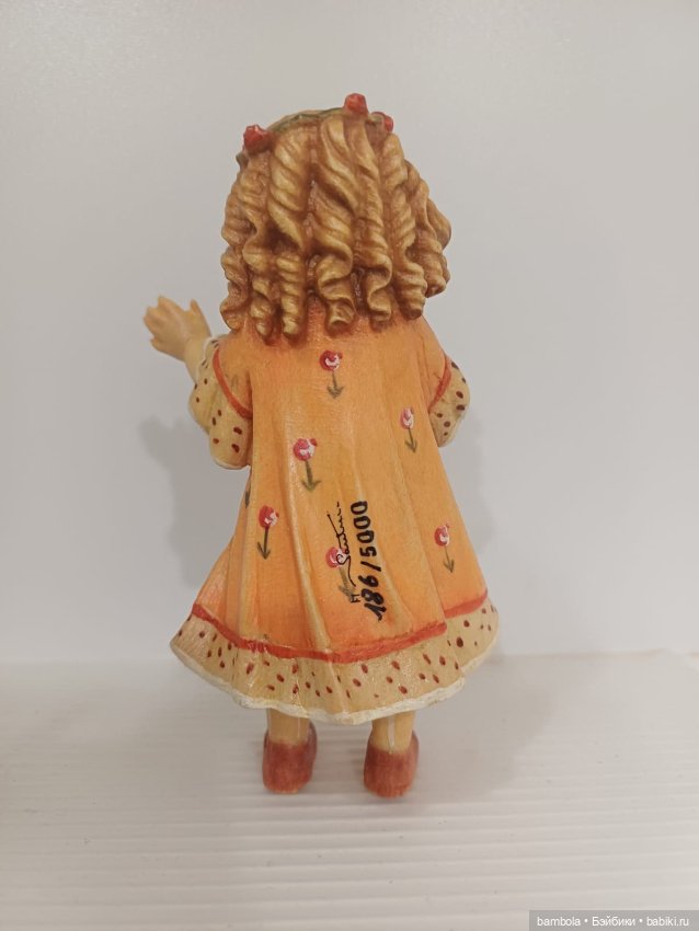 Деревянная коллекционная фигурка девочки ЕIenа от итальянской фабрики Dolfi (фото 3)