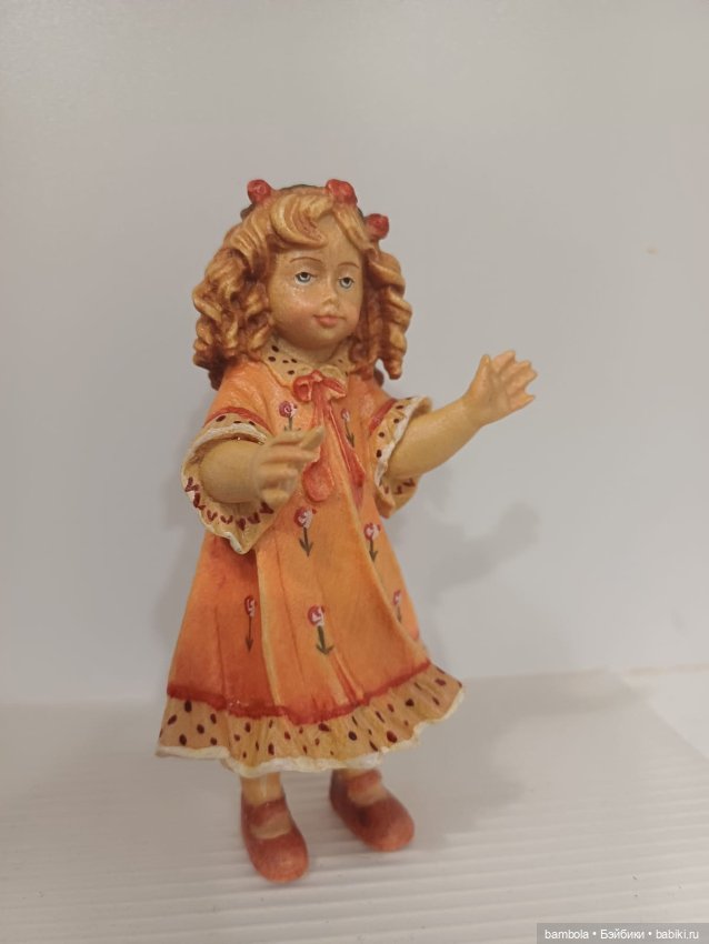 Деревянная коллекционная фигурка девочки ЕIenа от итальянской фабрики Dolfi (фото 2)
