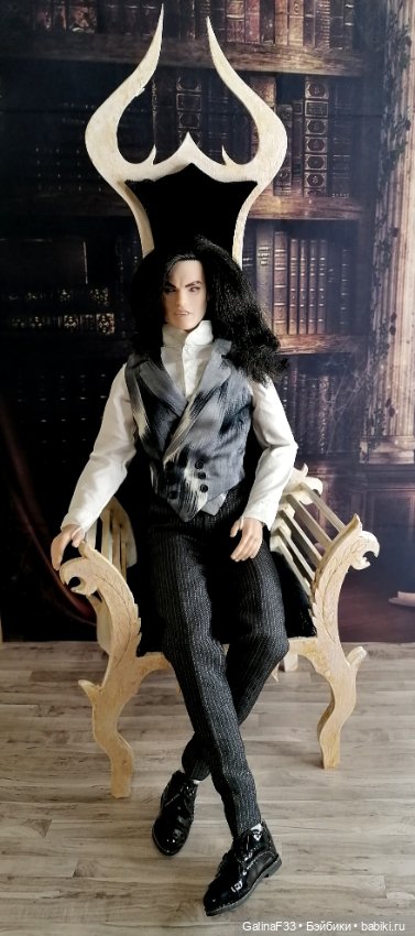 Два кресла с бархатом и крест (Хорор, Хэллоуин) (фото 2)