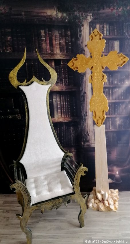 Два кресла с бархатом и крест (Хорор, Хэллоуин)