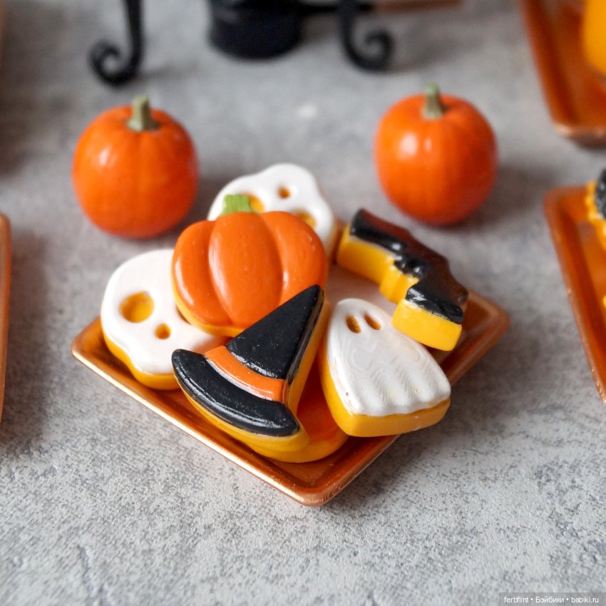 Набор для Хэллоуина №5 в масштабе 1:6 (фото 2)