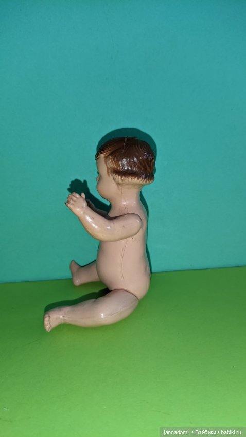 Целлулоидная куколка с рельефными волосами, высота 13 см (фото 2)