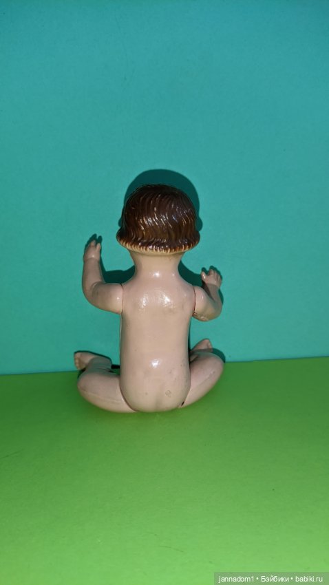 Целлулоидная куколка с рельефными волосами, высота 13 см (фото 3)
