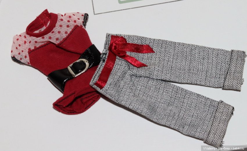 2 бордовых комплекта одежды