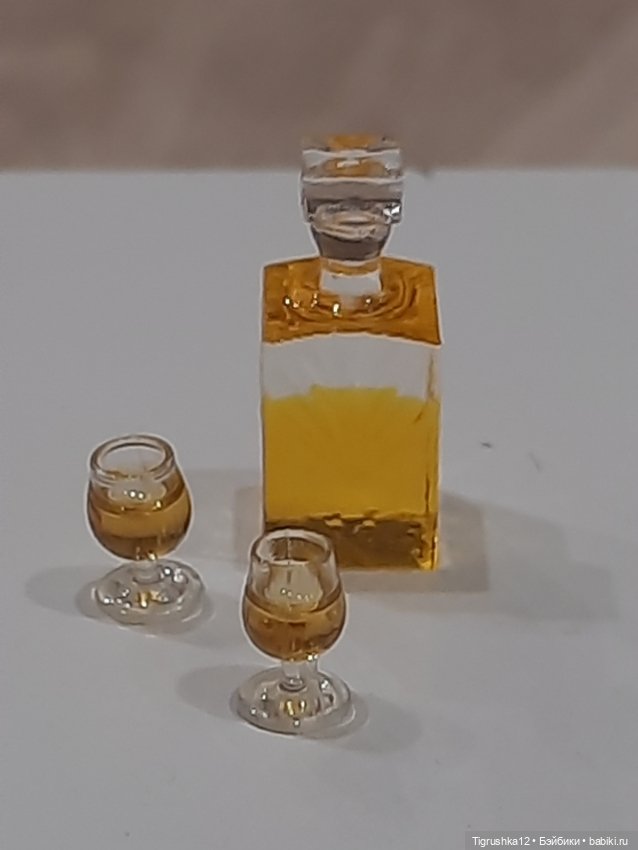 Виски с бокалами — Миниатюра для кукол (фото 3)