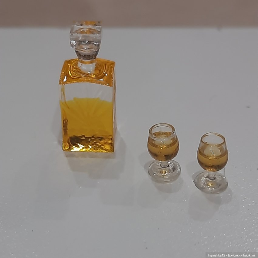 Виски с бокалами — Миниатюра для кукол