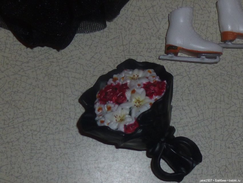 Полный аутфит коллекционной Барби Barbie Kristi Yamaguchi новый (для тела Made to Move Petite) (фото 6)