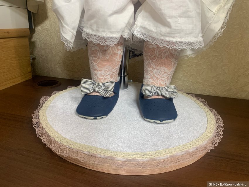 Подставка стенд для больших кукол (фото 3)