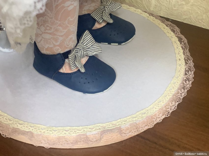 Подставка стенд для больших кукол