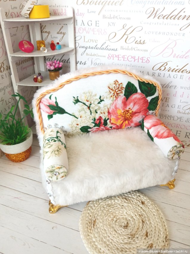 Диванчик и этажерка угловая для куклы (фото 5)