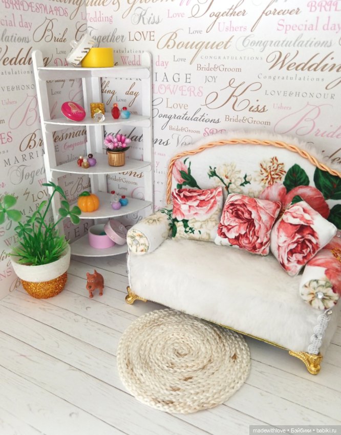 Диванчик и этажерка угловая для куклы