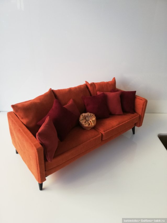 Диванчик для кукол формата 1 :6 (фото 2)