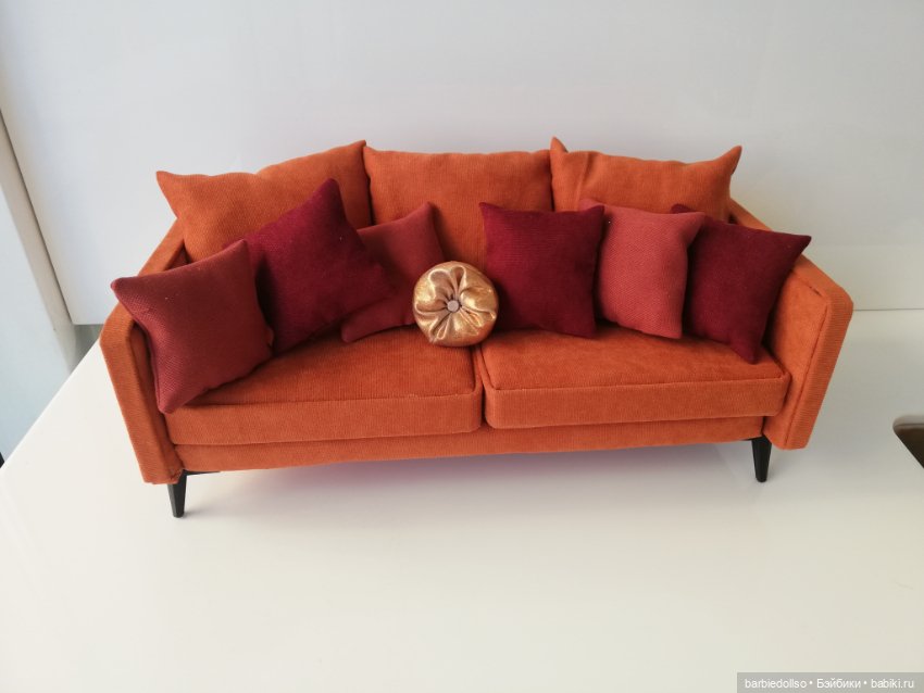 Диванчик для кукол формата 1 :6 (фото 4)