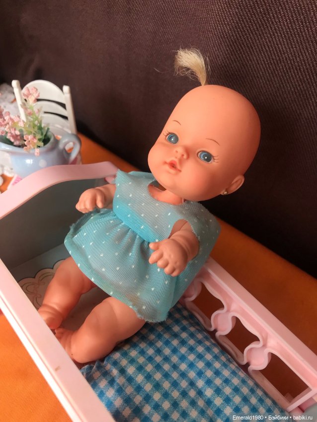 Кукла Estrela с кроваткой