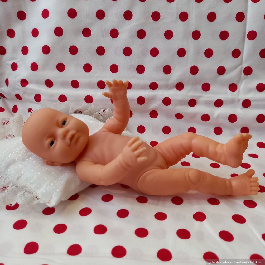Новорождённая малышка из 2000)