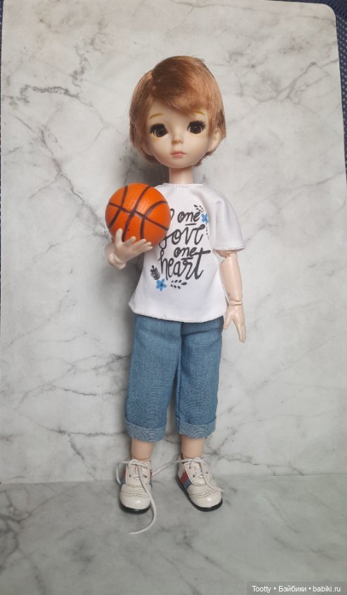 Мальчик с моргающими глазами