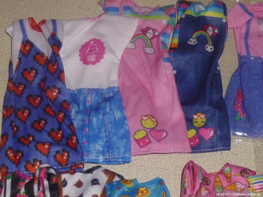 Лот одежды для Барби и других кукол 12 дюймов (платья, туфли) - все вещи новые (фото 3)