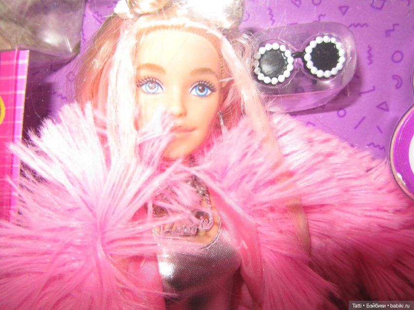 Кукла Барби Эстра в розовой шубке (фото 6)