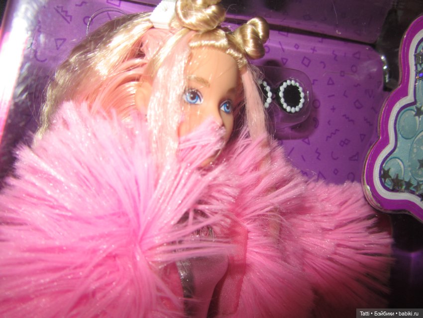 Кукла Барби Эстра в розовой шубке (фото 4)