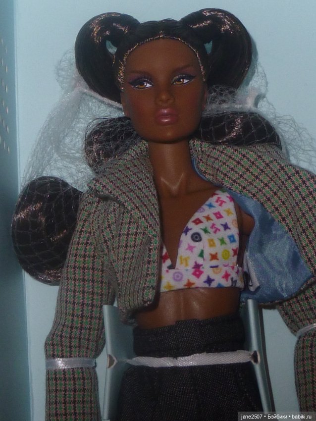 Integrity Toys TRUE Collection (Industry / Fashion royalty) - Very Necessary Hollis Hughes NRFB