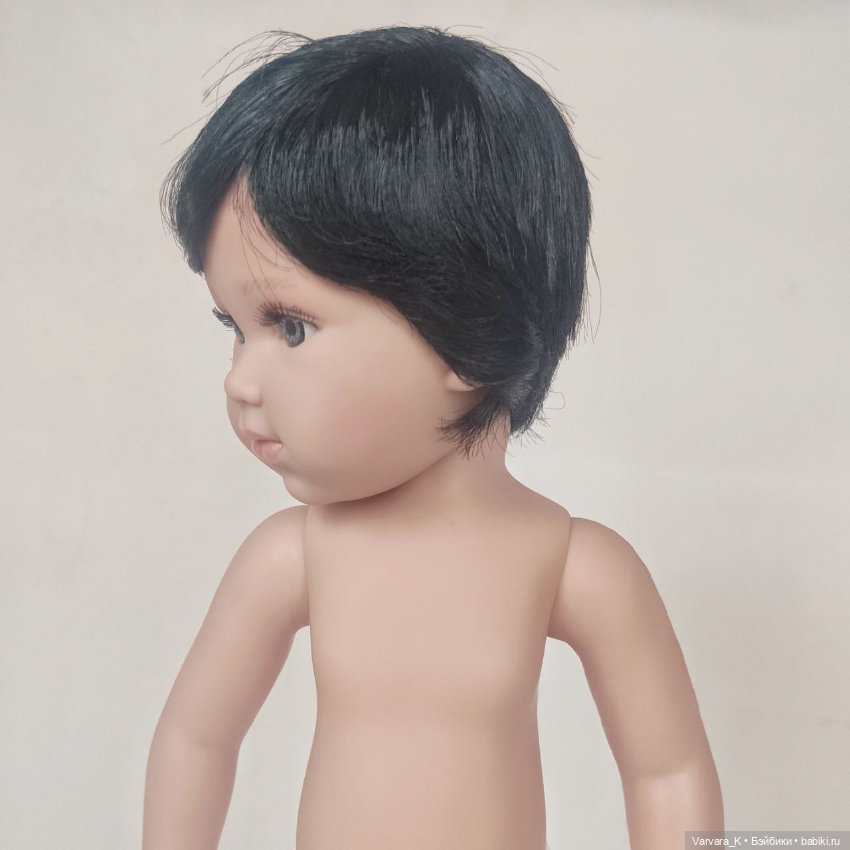 Llorens, большая артикуляционная кукла-мальчик в кедах, брюнет, 42 см (фото 9)