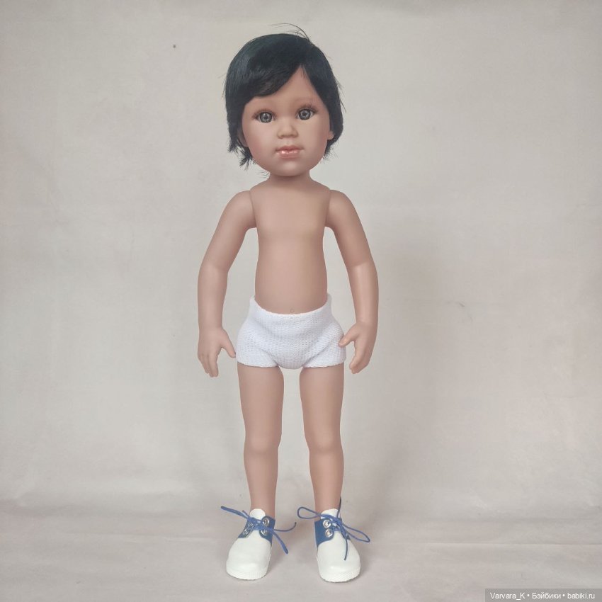 Llorens, большая артикуляционная кукла-мальчик в кедах, брюнет, 42 см