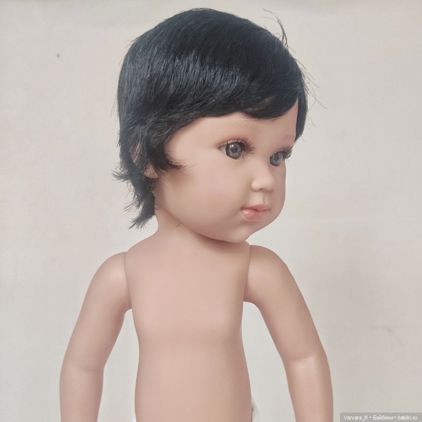 Llorens, большая артикуляционная кукла-мальчик в кедах, брюнет, 42 см (фото 10)