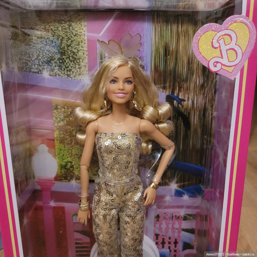 Barbie the movie в золотом комбинезоне (фото 3)