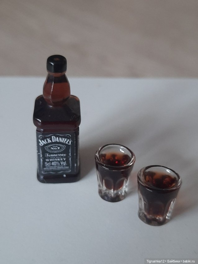 Виски со стаканчиками — Миниатюра для кукол (фото 3)
