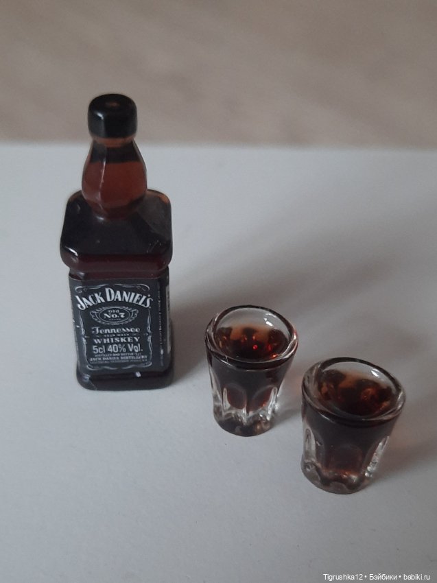 Виски со стаканчиками — Миниатюра для кукол