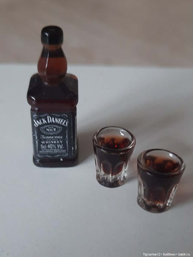 Виски со стаканчиками — Миниатюра для кукол (фото 2)