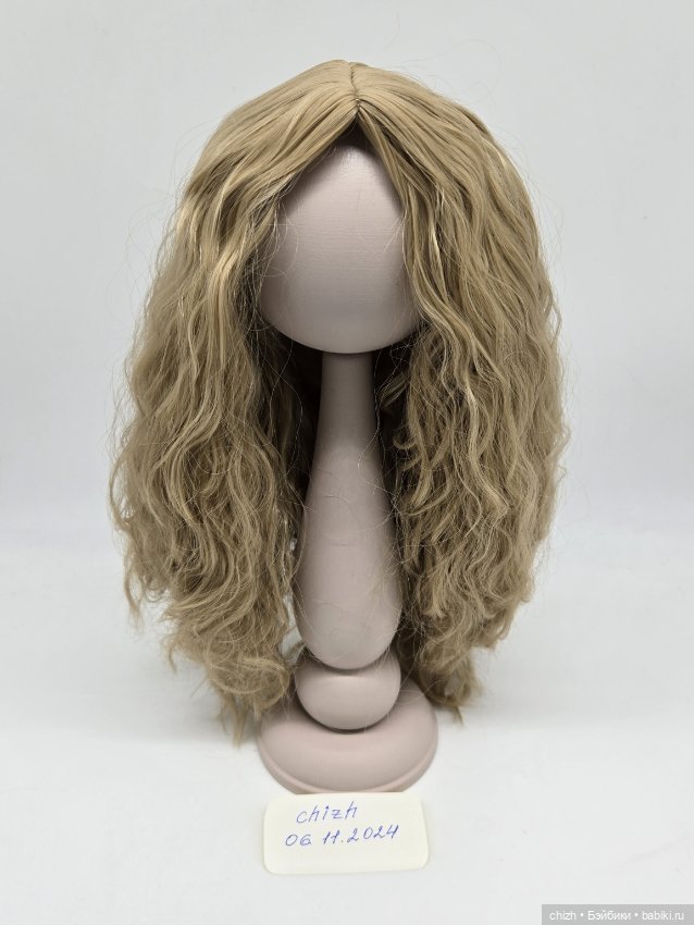 Парик для кукол, волосы волнистые, цв.светло русый (24), обхват головы 36 см П-90 (фото 7)
