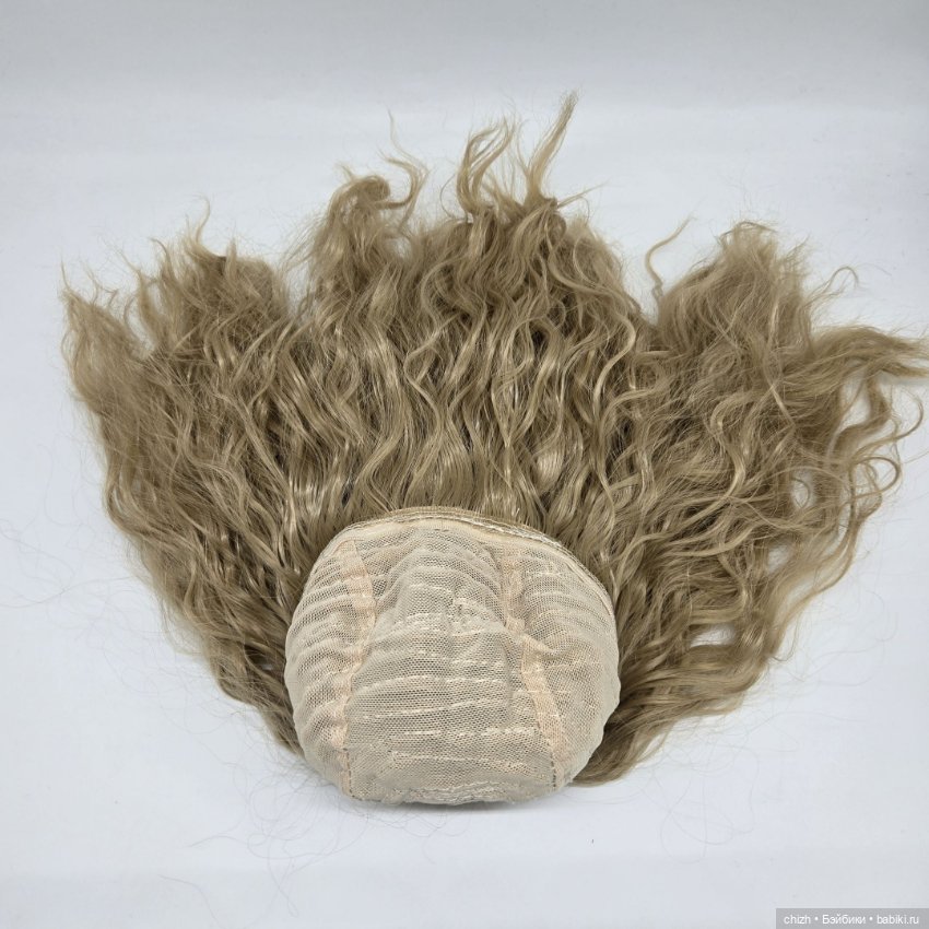 Парик для кукол, волосы волнистые, цв.светло русый (24), обхват головы 36 см П-90 (фото 3)