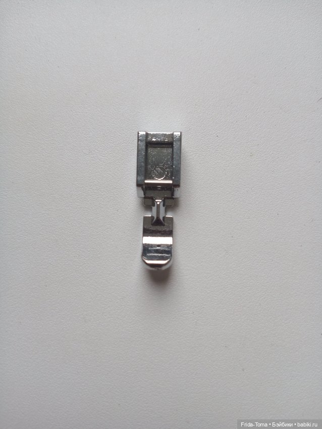 Лапка для бытовой швейной машины для узкой строчки для молнии (фото 2)