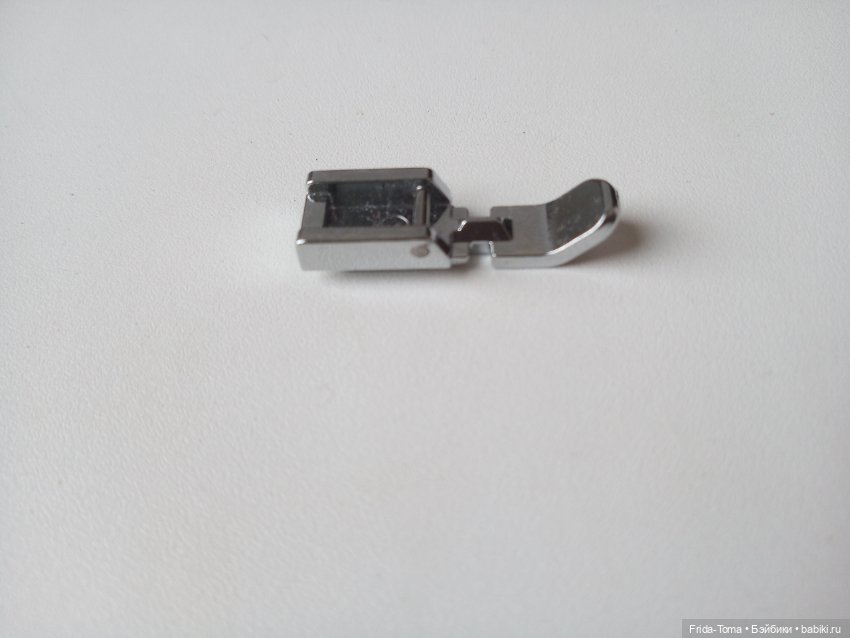 Лапка для бытовой швейной машины для узкой строчки для молнии (фото 3)